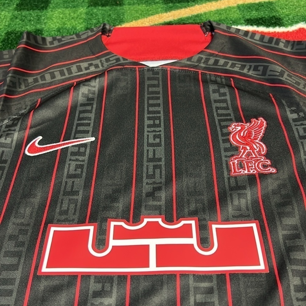Nike Lebron x Liverpool FC Dri-Fit Stadium Soccer Jersey Womens Small FD0627-061 - Picture 4 of 6